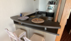 Vue imprenable sur l’océan pour ce studio Alcôve, au pied de la Grande Plage de Saint Gillles Croix de Vie – 4 personnes