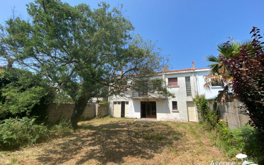 Maison à rénover jardin Sud garage Quartier Les Roses Les Sables D Olonne