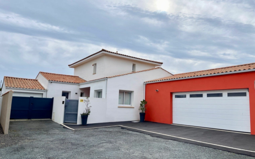 MAISON RECENTE - CHATEAU D'OLONNE