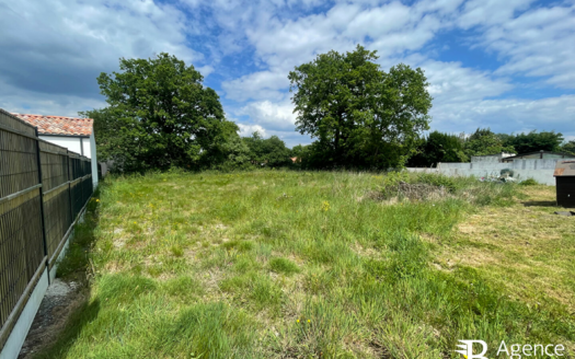 Terrain Saint Maixent Sur Vie 880 m2