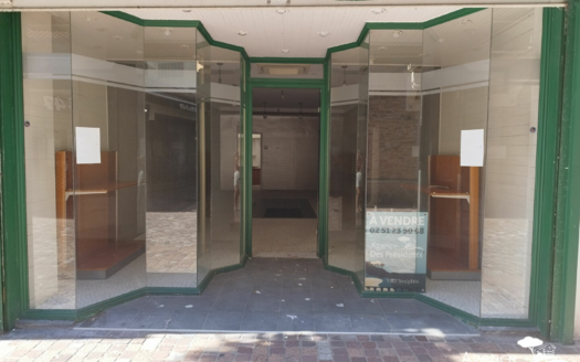 LOCAL COMMERCIAL – HYPER CENTRE