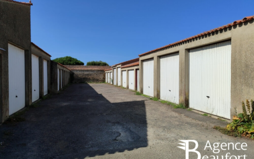Grand garage à louer sur SAINT GILLES CROIX DE VIE