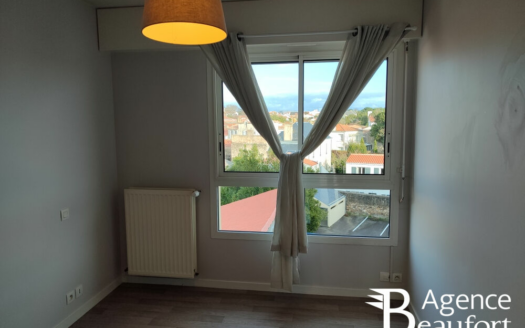 VUE SUR LE PORT – Appartement T3 à louer sur SAINT GILLES CROIX DE VIE