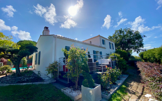 Maison Domaine du Golf Pierre Levée 166 m2 environ avec piscine