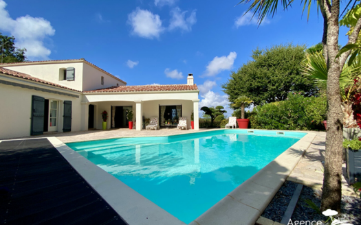 Maison Domaine du Golf Pierre Levée 166 m2 environ avec piscine