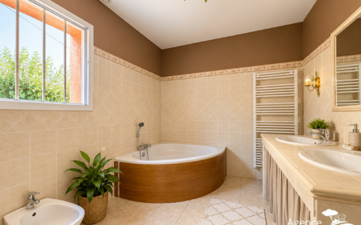 Maison – PROCHE BOURG OLONNE