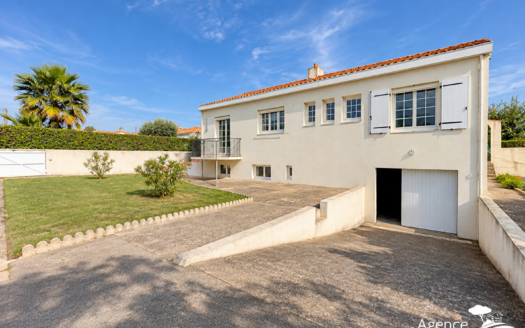Maison – CHATEAU D’OLONNE